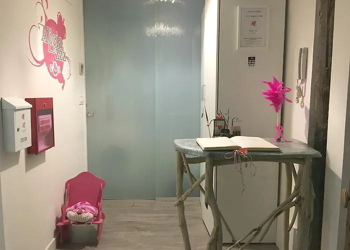 Aliciazzz 招待所 2*